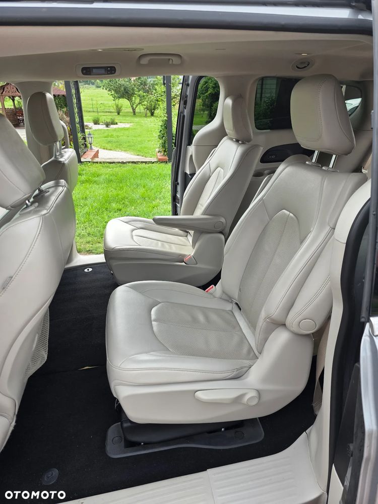 Chrysler Pacifica - 11
