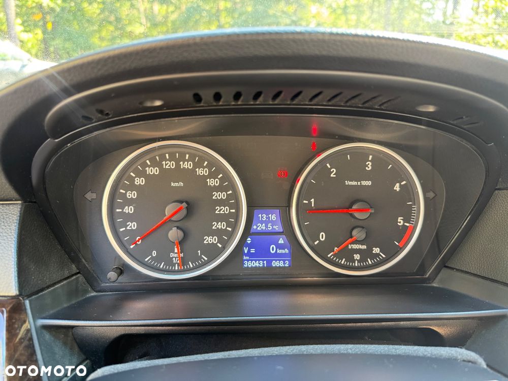 BMW Seria 5 525d - 14