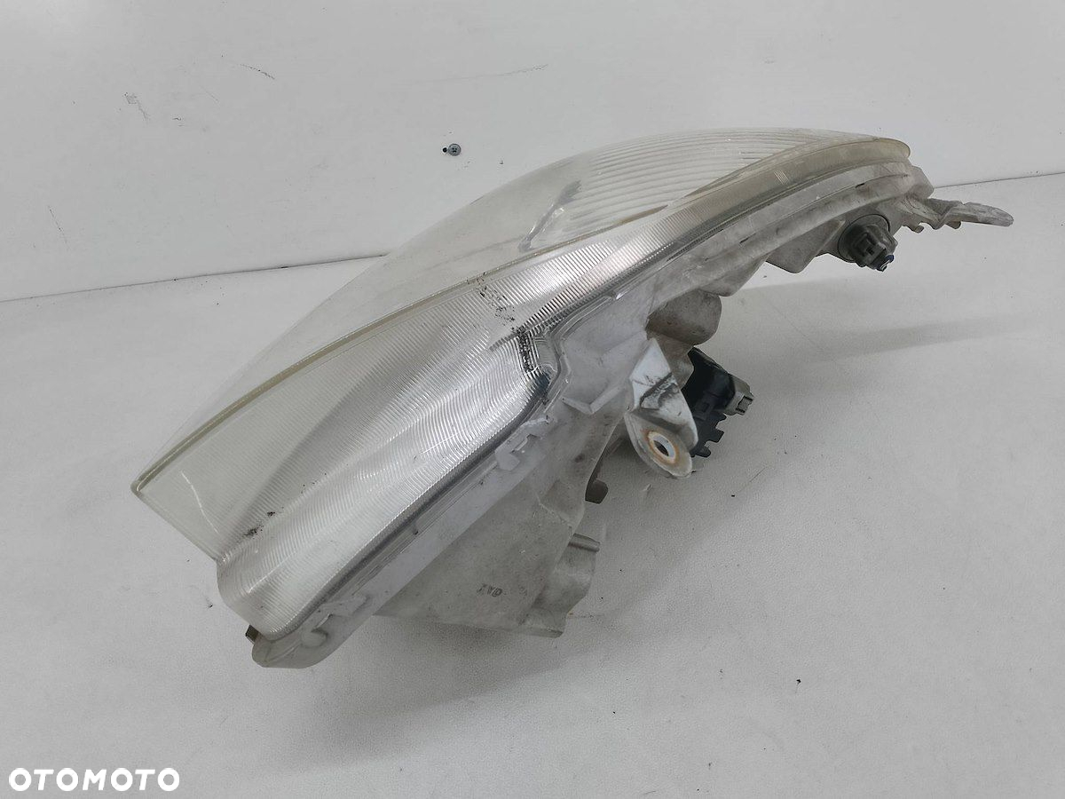 LAMPA PRZÓD PRAWA TOYOTA COROLLA VERSO I - 5