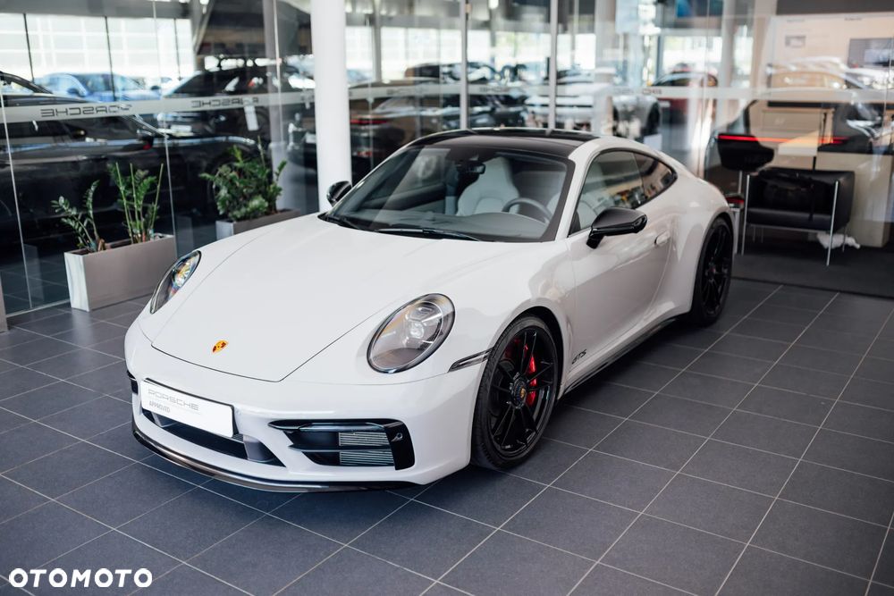 Porsche 911 Carrera GTS - 4