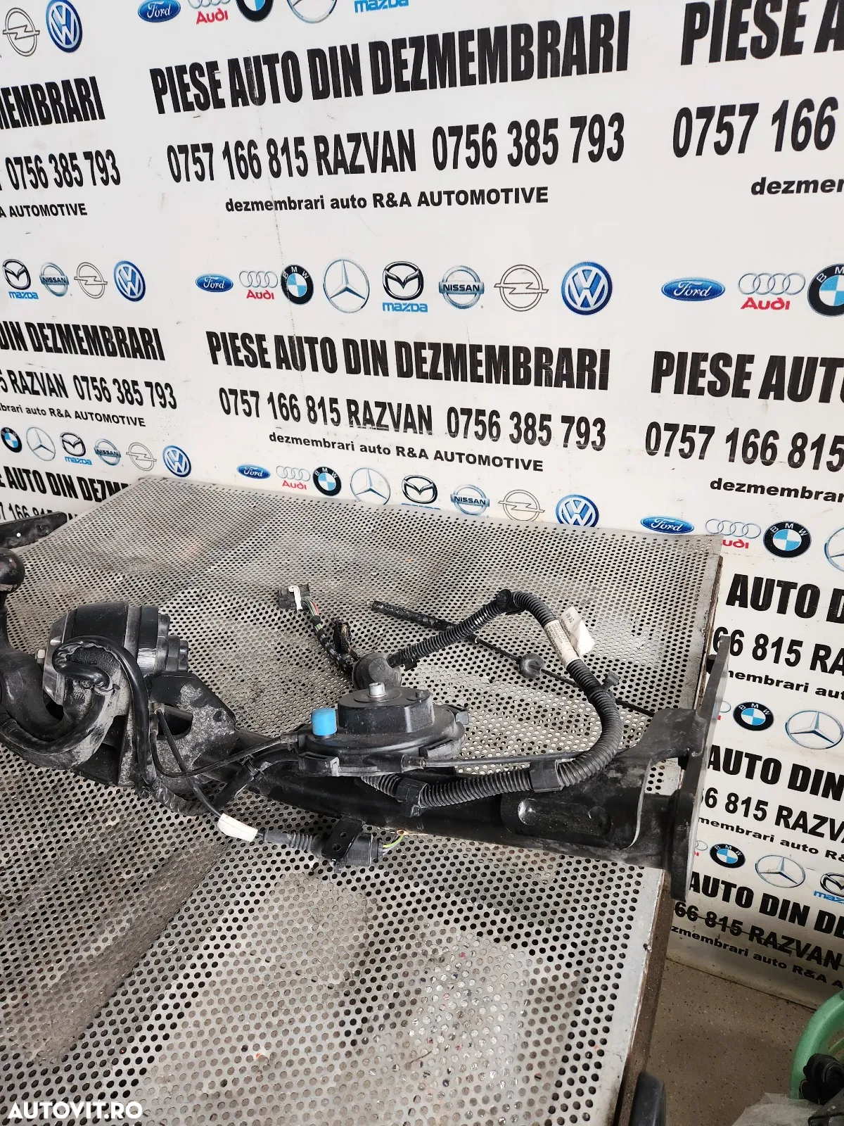 Carlig Cui Remorcare Tractare Electric Vw Golf 7 VII Hatcback Original Cod 5GC - Dezmembrari Arad - 3