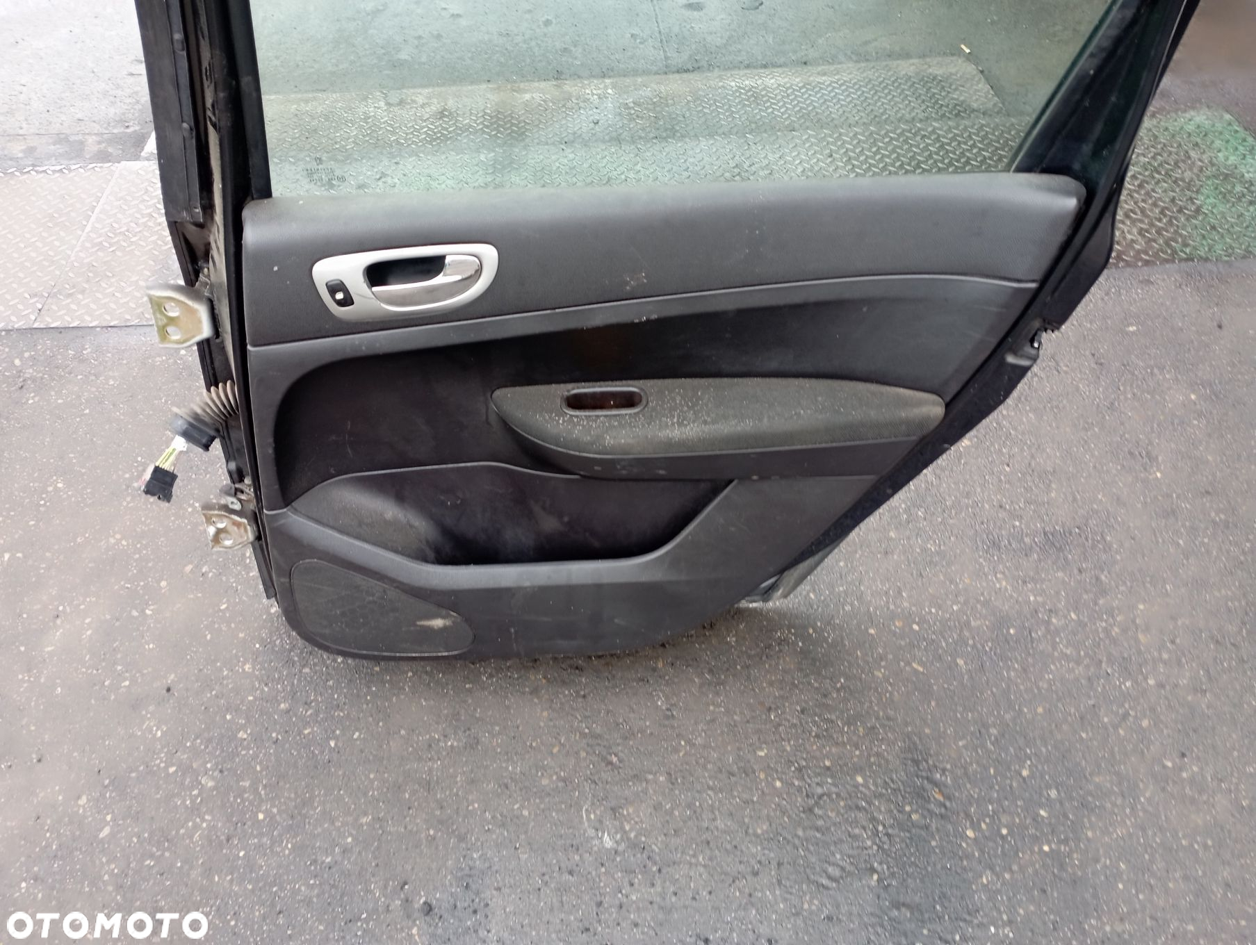 DRZWI PRAWY TYŁ KOMBI

 PEUGEOT
 307 - 6