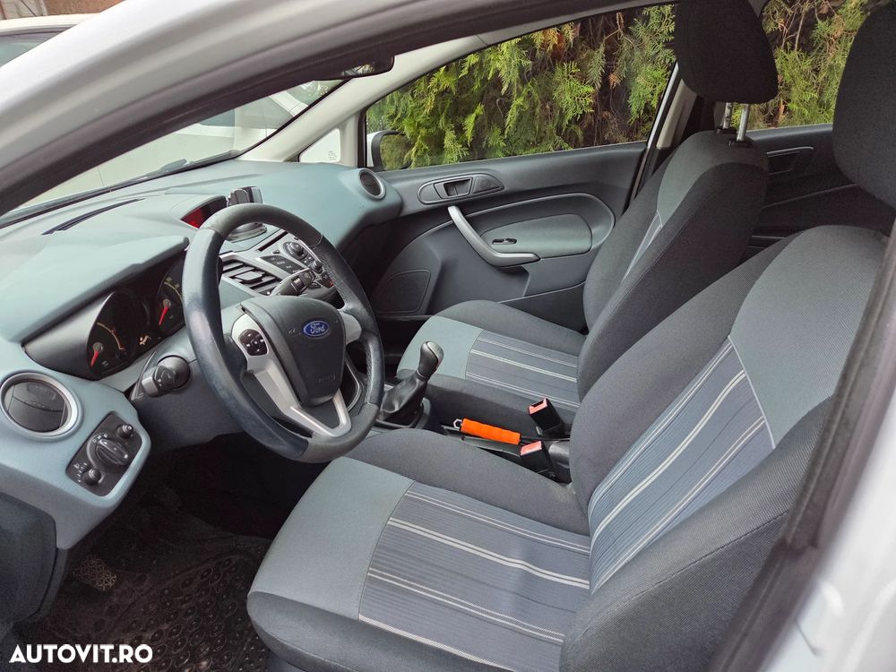 Ford Fiesta 1.6 TDCI DPF Ghia - 4