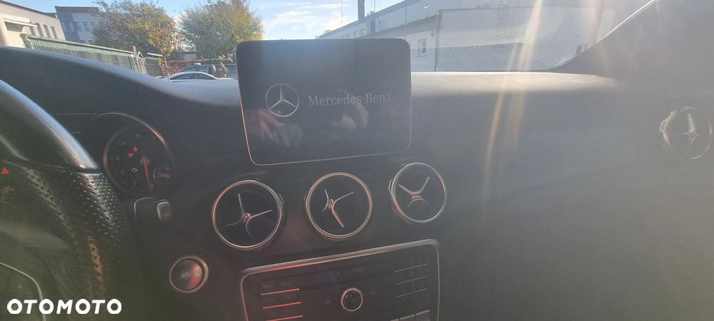 Mercedes-Benz GLA 250 4Matic 7G-DCT AMG Line - 15