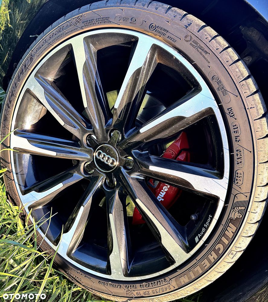 Audi A4 Limousine - 4