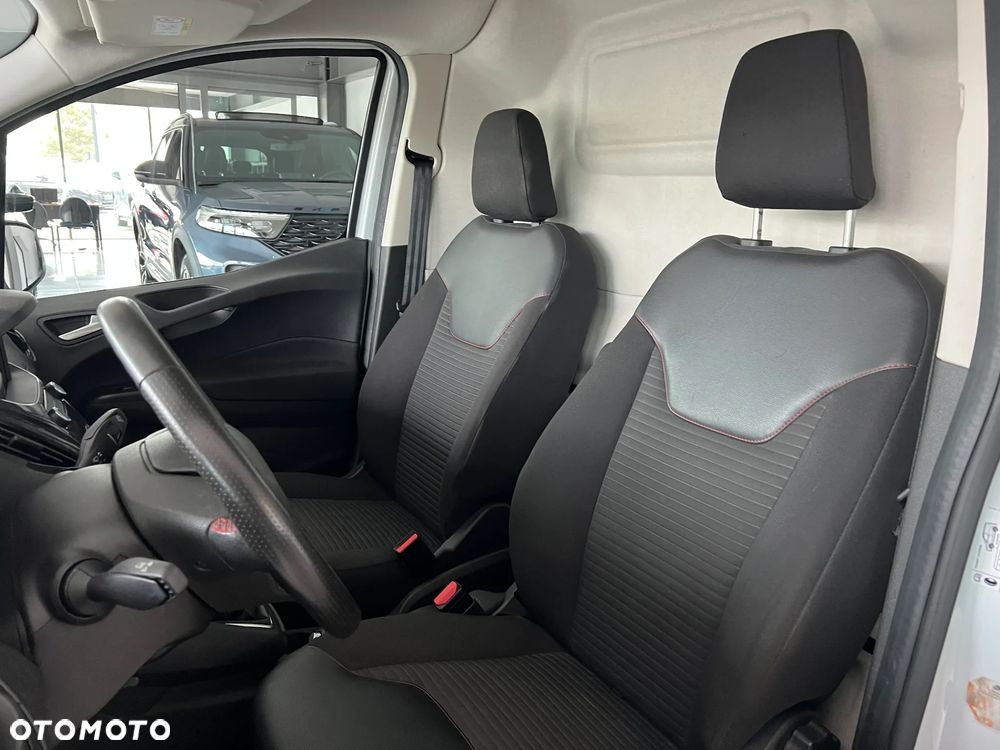 Ford Courier - 21