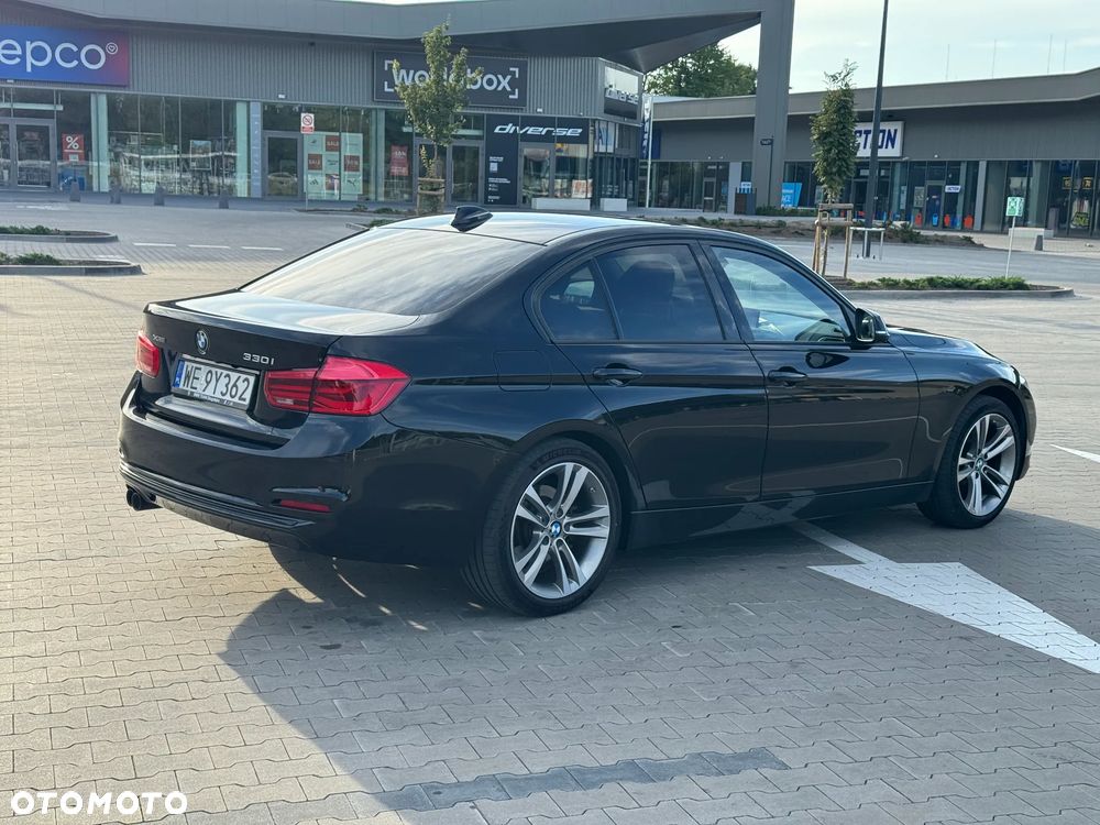 BMW Seria 3 330i xDrive Sport Line Sport - 7