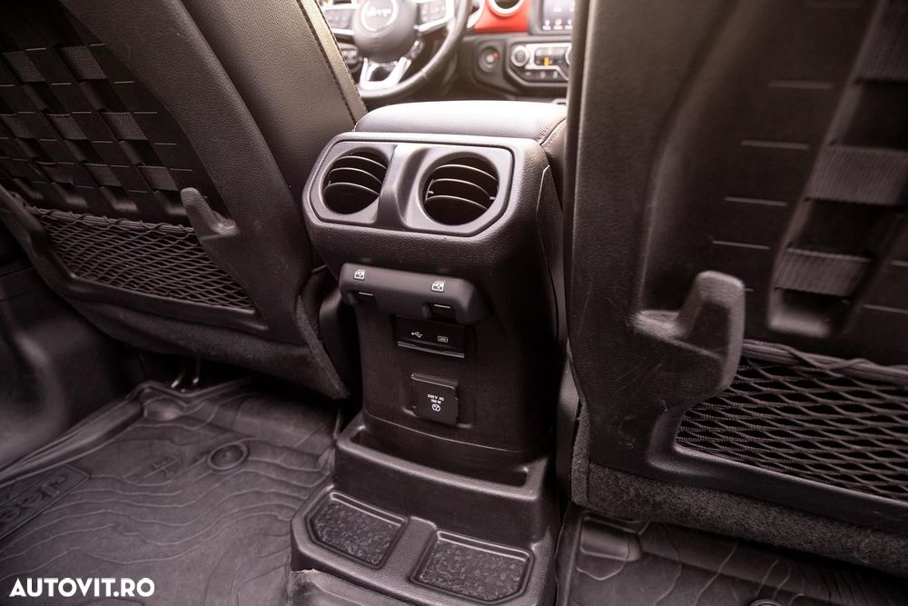 Jeep Wrangler 2.0 Turbo AT8 Rubicon - 36