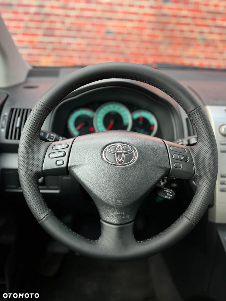 Toyota Corolla Verso - 32