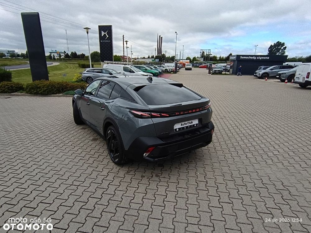 Peugeot 408 - 8