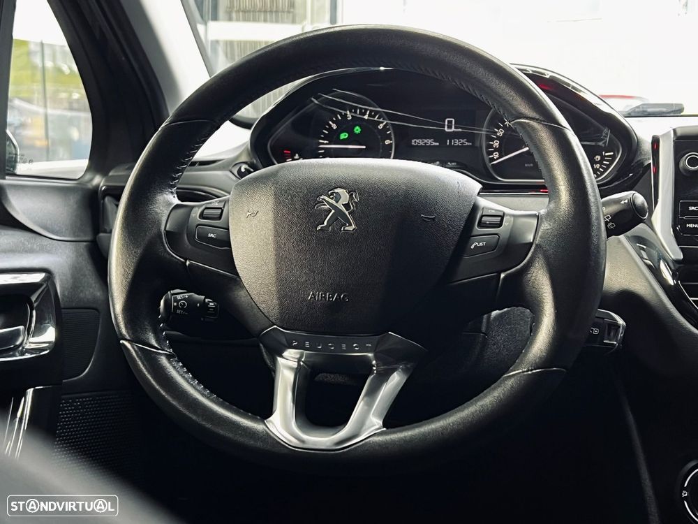 Peugeot 208 1.2 VTi SE Style - 12