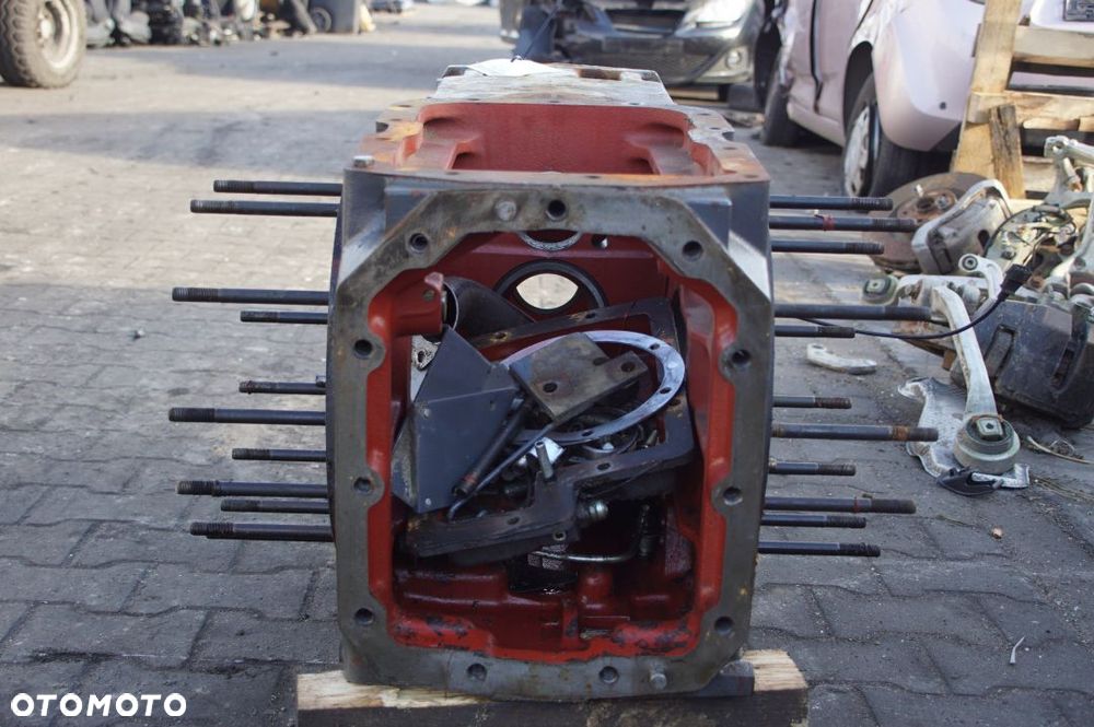 OBUDOWA TRAKTOR NEW HOLLAND 8360 5173156 - 4