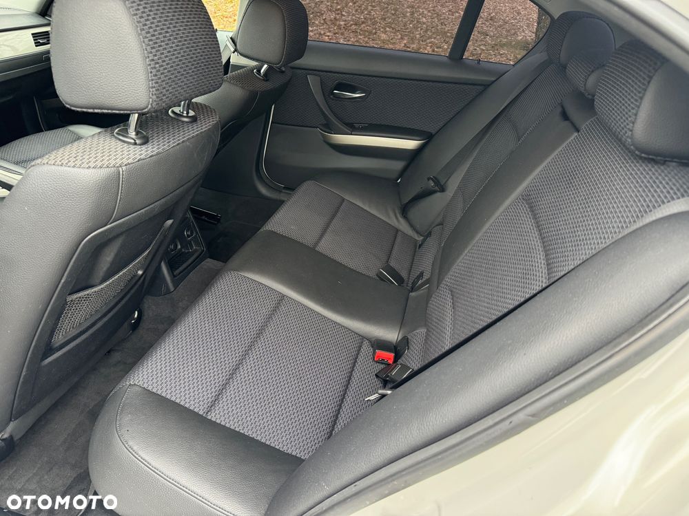 BMW Seria 3 316d Edition M Sport Shadow - 27