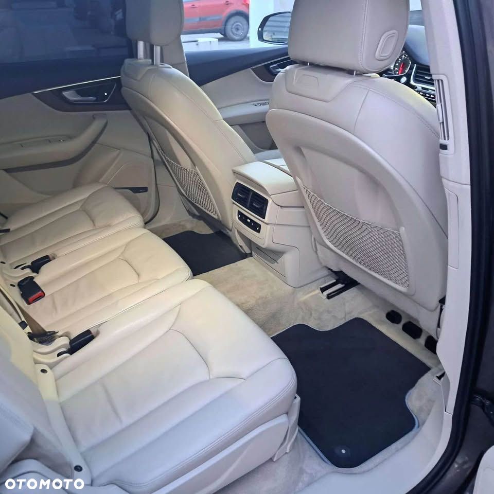 Audi Q7 - 10