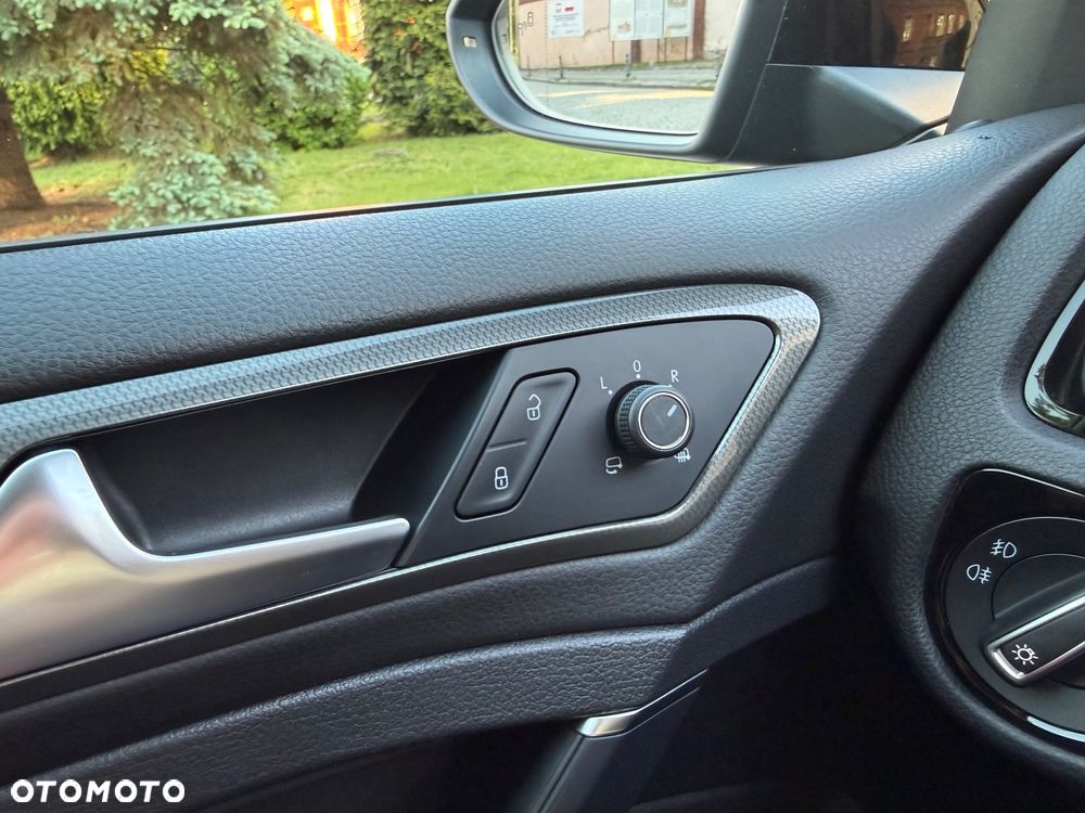 Volkswagen Golf 1.6 TDI SCR DSG IQ.DRIVE - 39