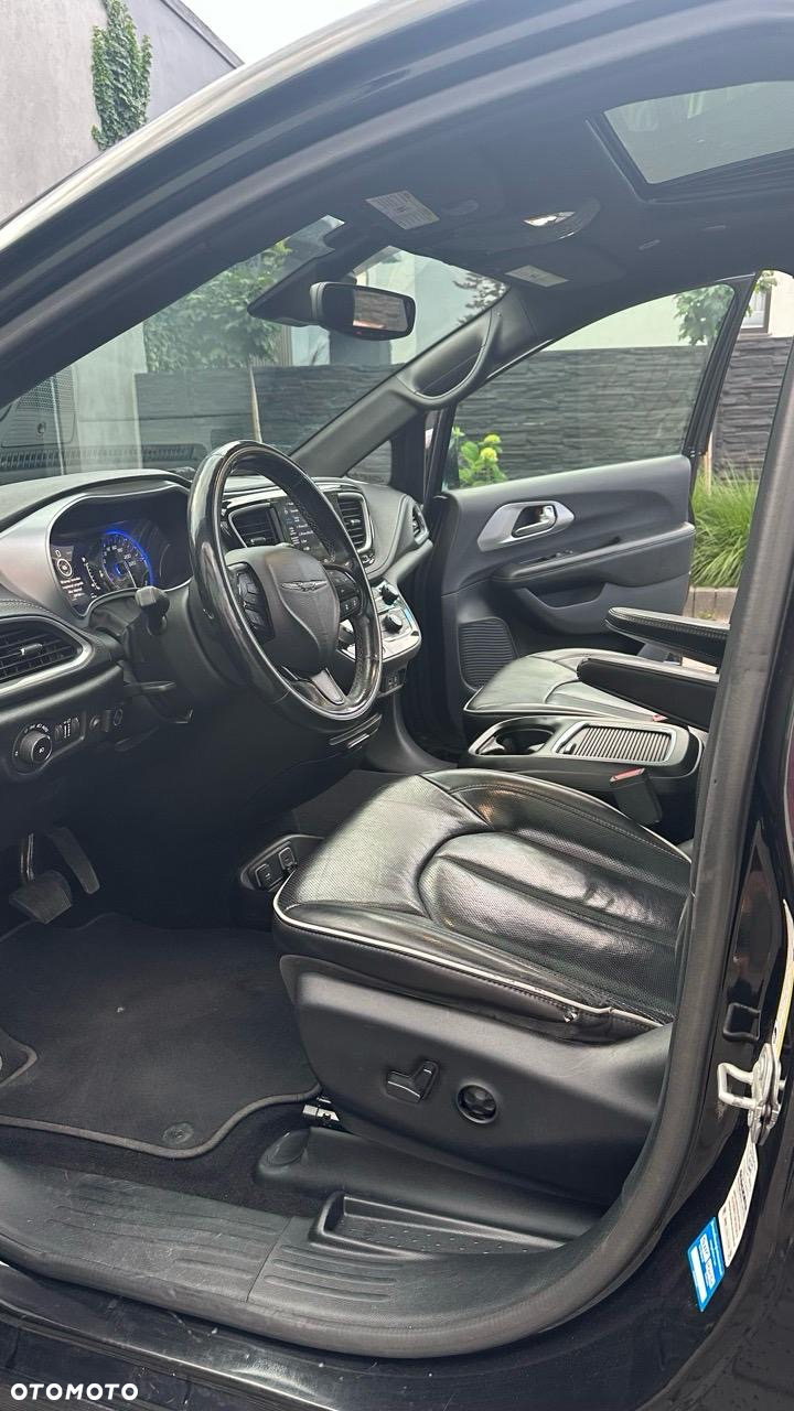 Chrysler Pacifica - 19