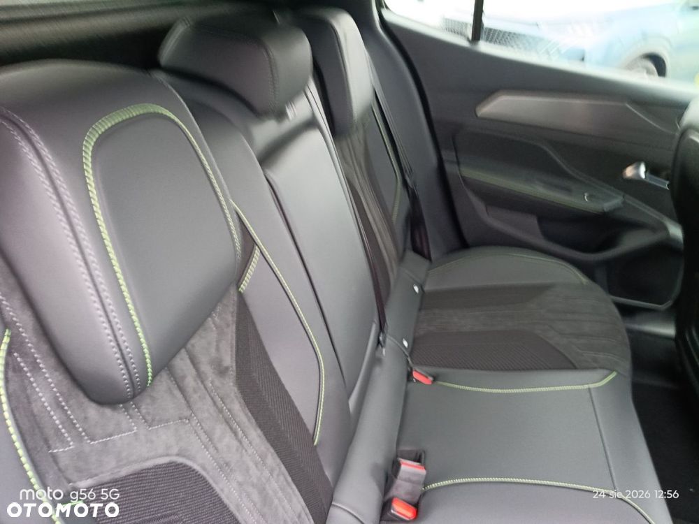 Peugeot 408 - 18