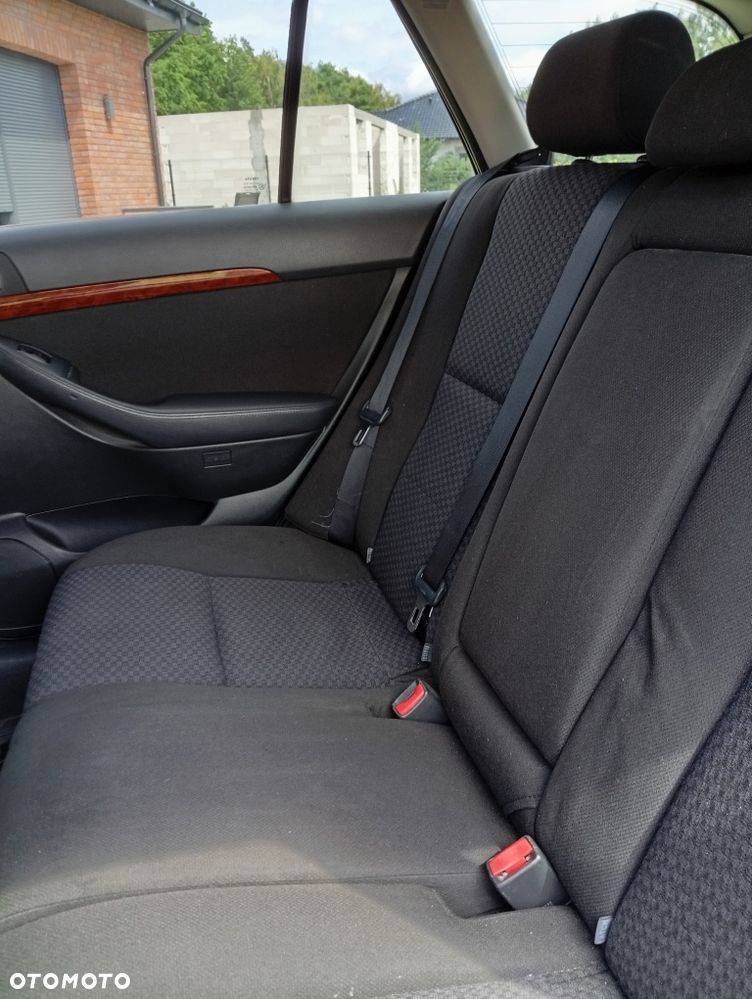 Toyota Avensis - 3