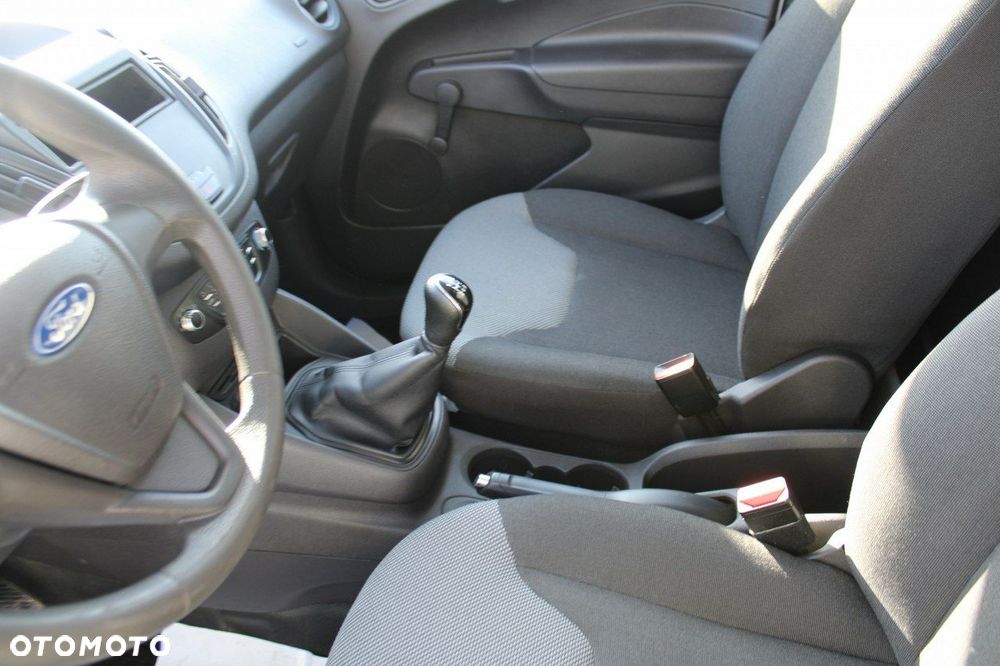 Ford Transit Courier - 17