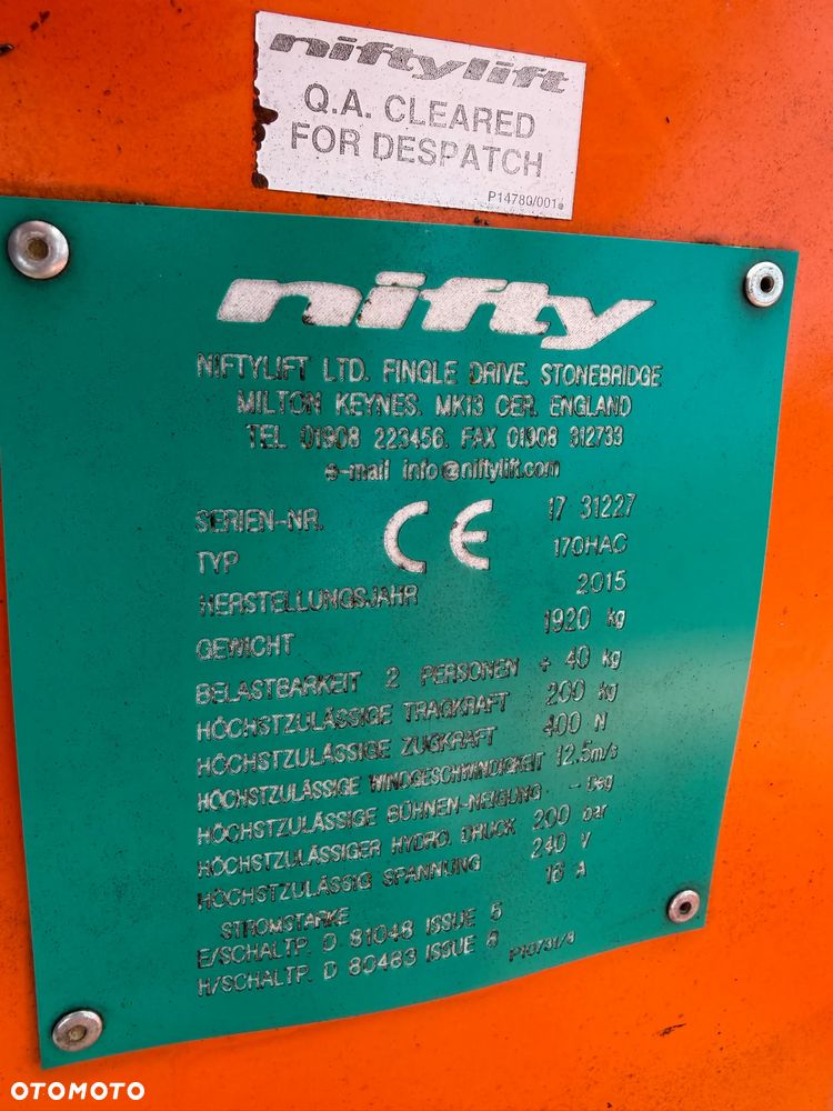 Nifty 170 HAC Zwyżka koszowa 17 metrów Podnośnik. jak Nowa z salonu 2016rok. PRĄD 230v. 4sekcje sterowania na dole Nowy model! Z komuny Norweskiej. Używana była 1 raz do roku. Serwisowana w DEKRA do końca  OKAZJA. Zwyżka Obrotowa. Poziomowanie kosza. Pełna Hydraulika. - 34