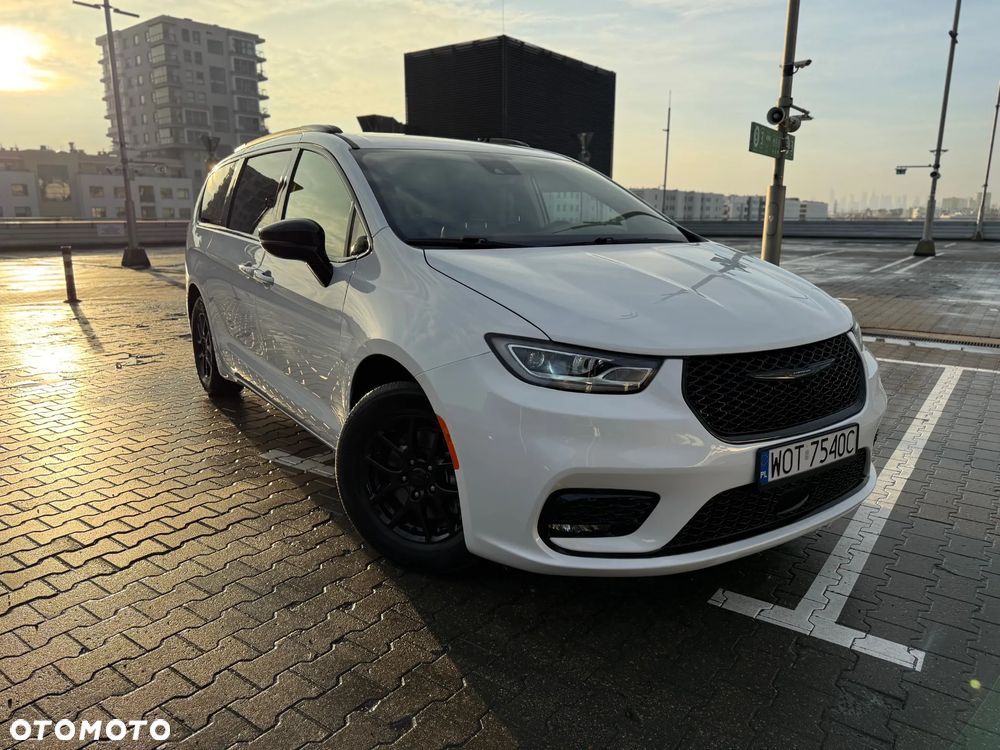Chrysler Pacifica - 36