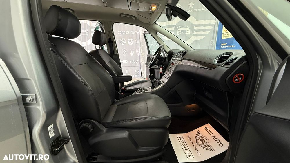 Ford Galaxy 2.0 Ghia - 18