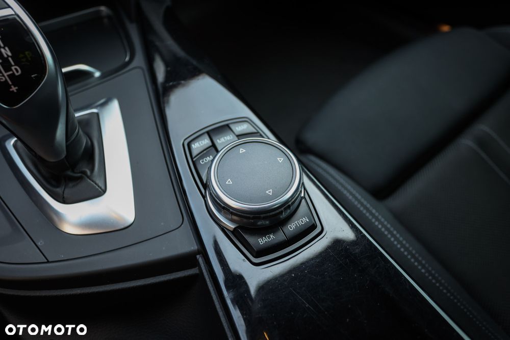 BMW Seria 3 330i Sport Line Sport - 38