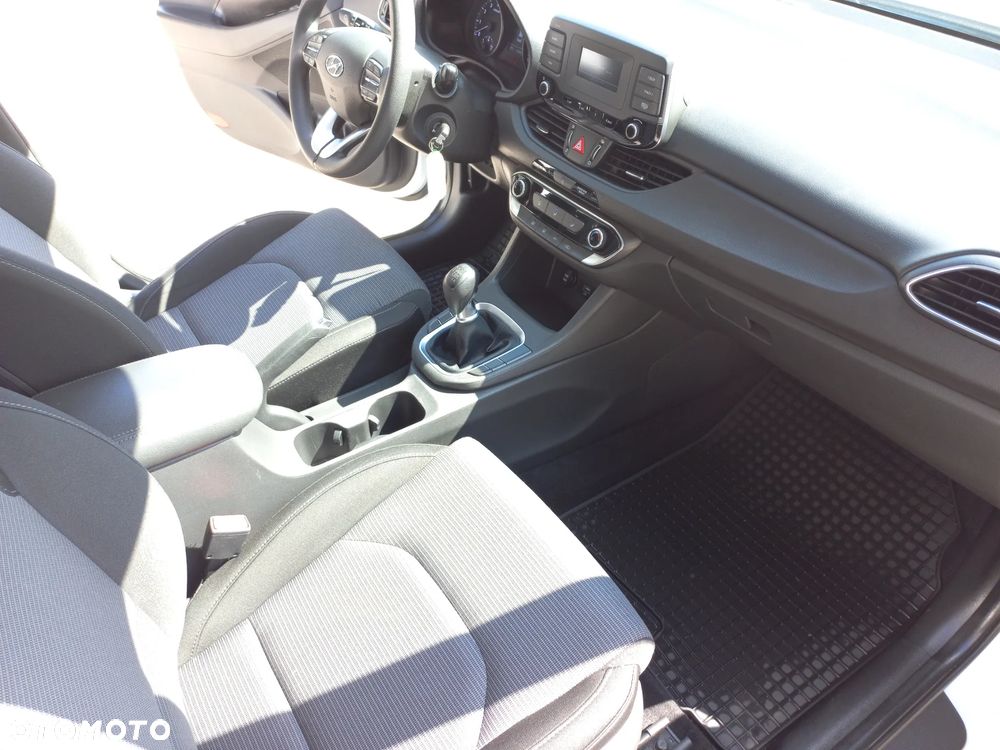 Hyundai i30 1.5 DPI Classic + - 10