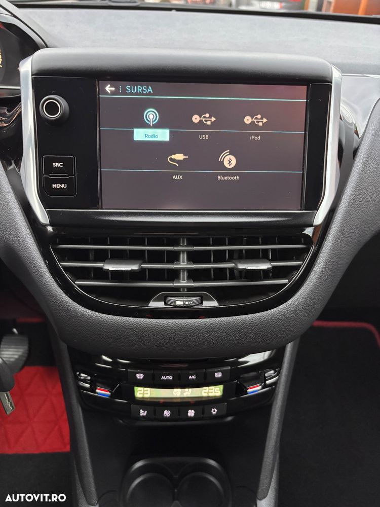 Peugeot 208 1.2 L PureTech Style - 21