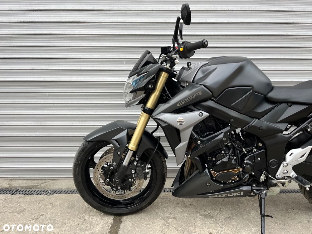 Suzuki GSR - 3