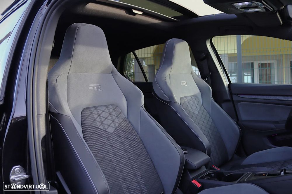 VW Golf 1.5 eTSI R-Line DSG - 28