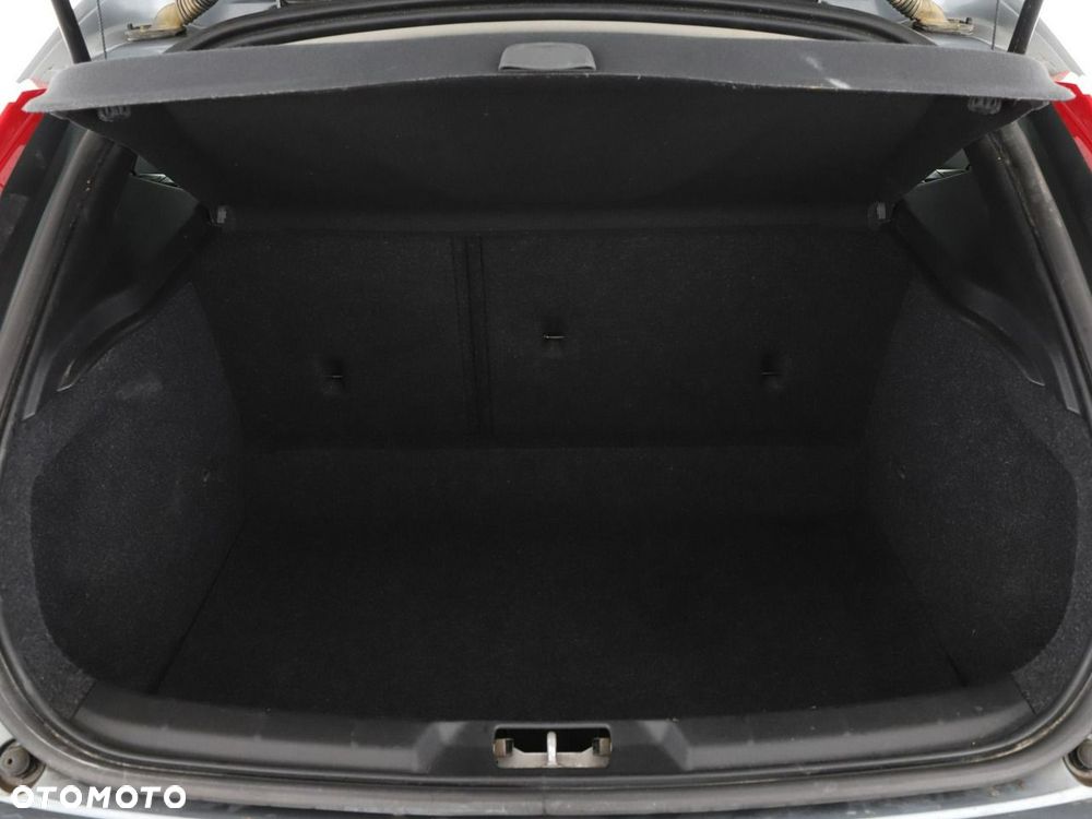 Volvo V40 T2 Momentum - 21