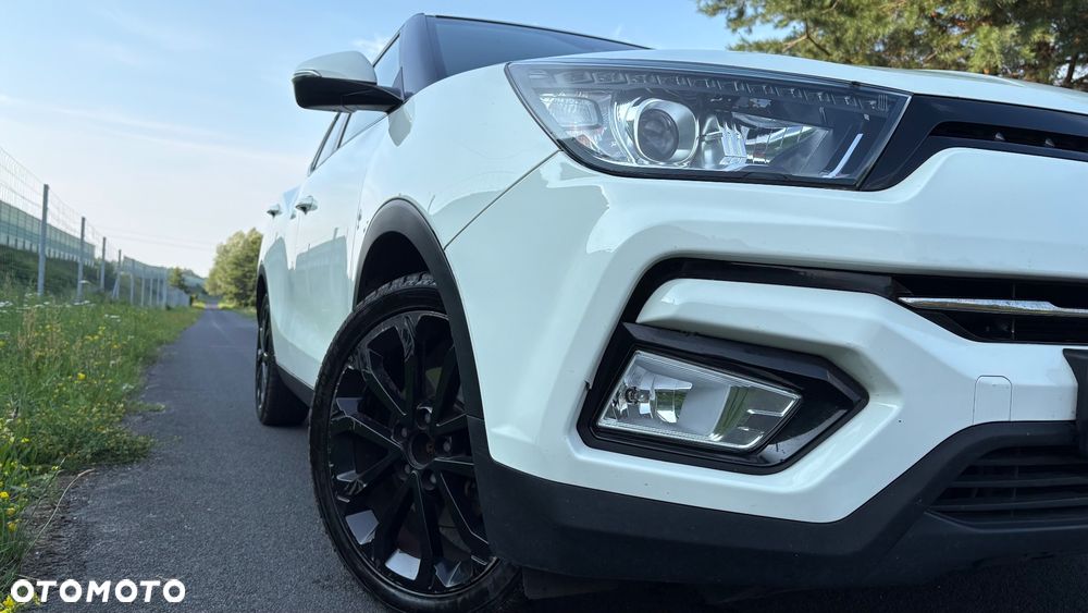 SsangYong/KGM Tivoli e-XGi 160 2WD Black+White - 8