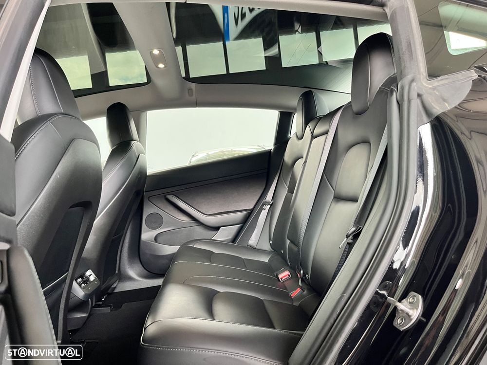 Tesla Model 3 - 4