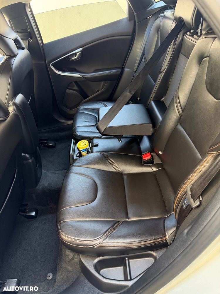 Volvo V40 D3 Summum - 16