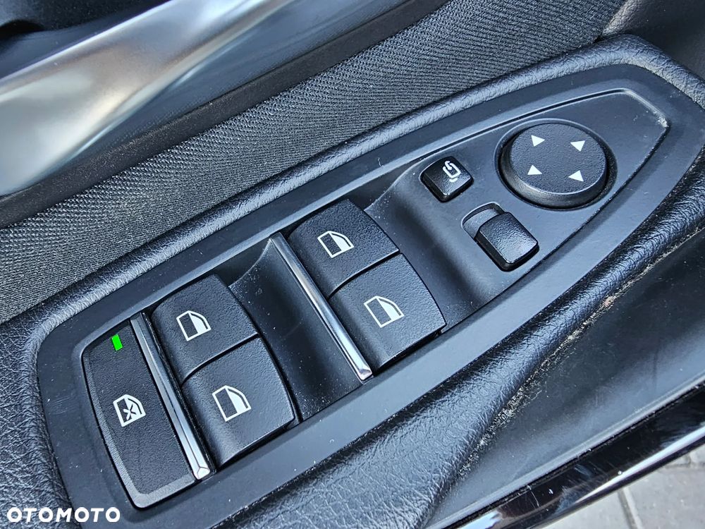 BMW Seria 3 320i xDrive Sport Line - 26