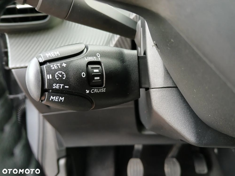 Peugeot 208 1.2 PureTech Allure S&S - 21