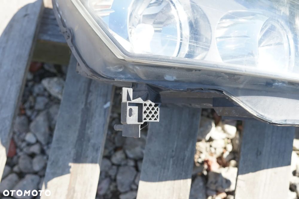 Lampa przód przednie prawa Opel Zafira II B Anglik - 2