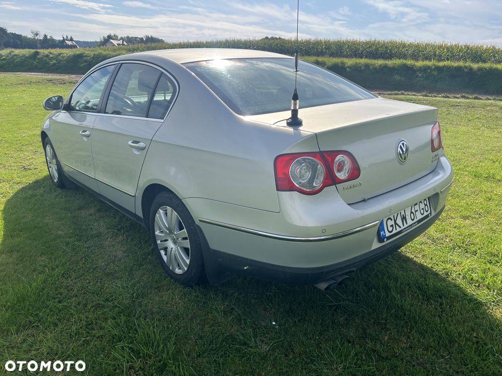 Volkswagen Passat 2009 photo 2