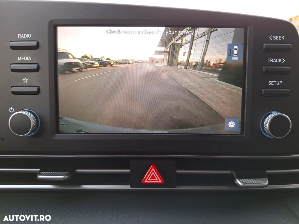 Hyundai Elantra - 17