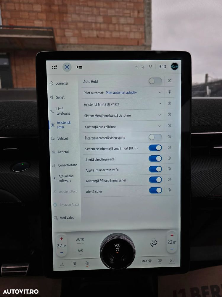 Ford Mustang Mach-E AWD PREMIUM - 17