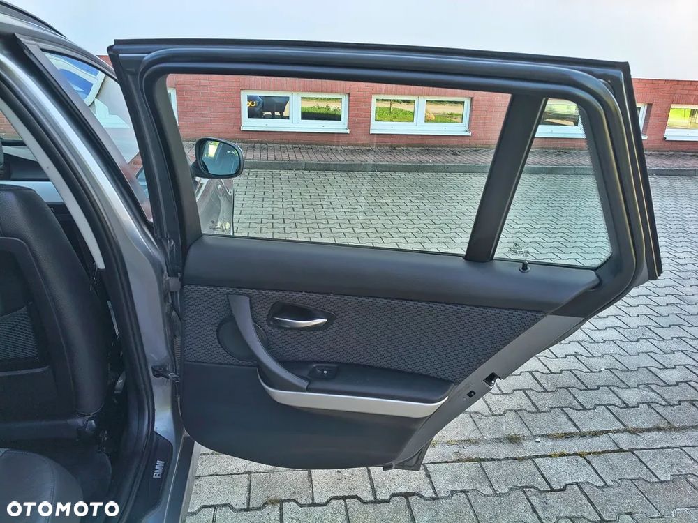 BMW Seria 3 320d DPF Edition Sport - 30