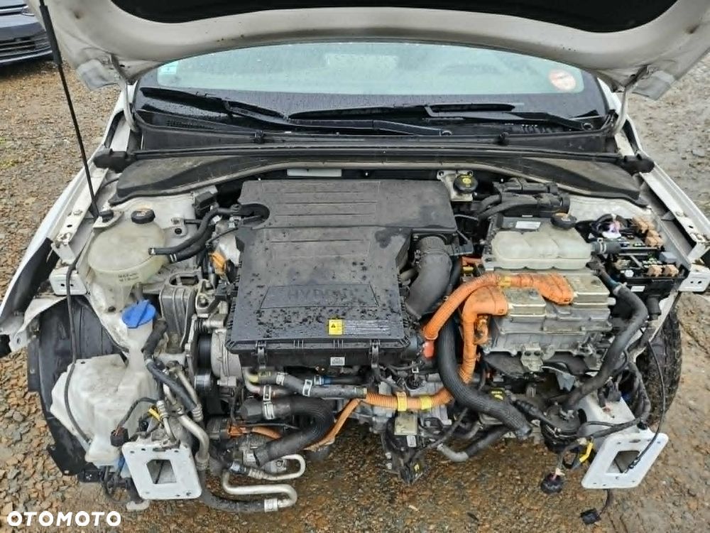 Hyundai IONIQ 1.6 GDI Premium - 8