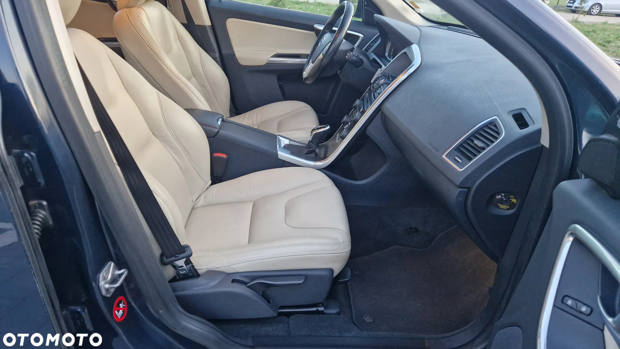 Volvo XC 60 D4 Geartronic Momentum - 25