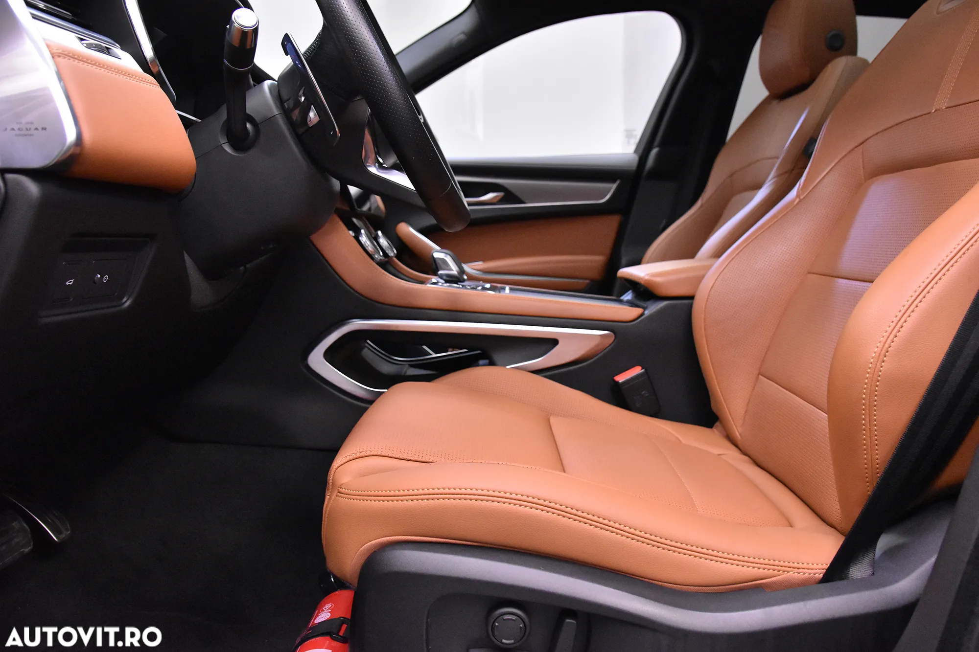 Jaguar F-Pace D200 AWD R-Dynamic SE - 25