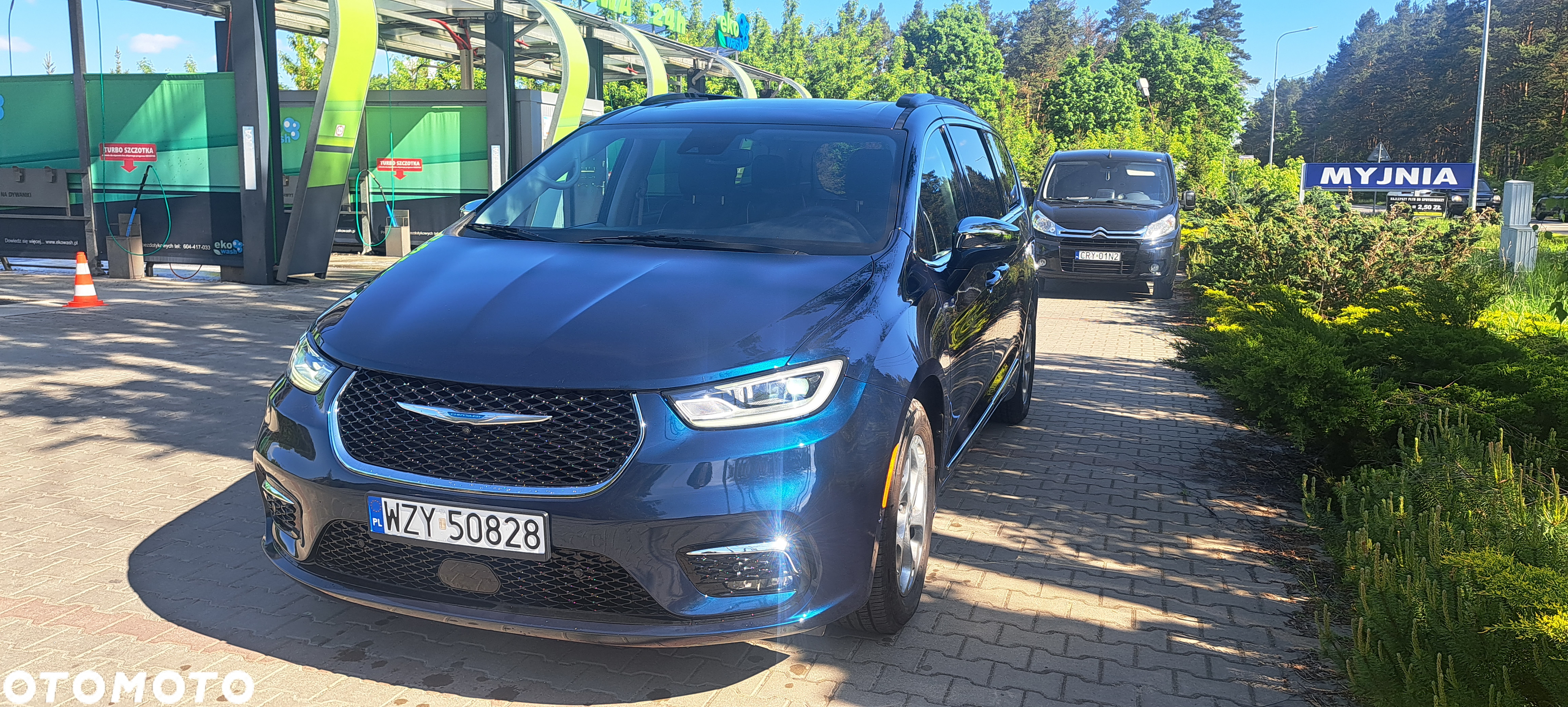 Chrysler Pacifica - 11