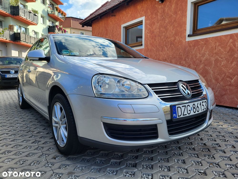 Volkswagen Jetta - 2