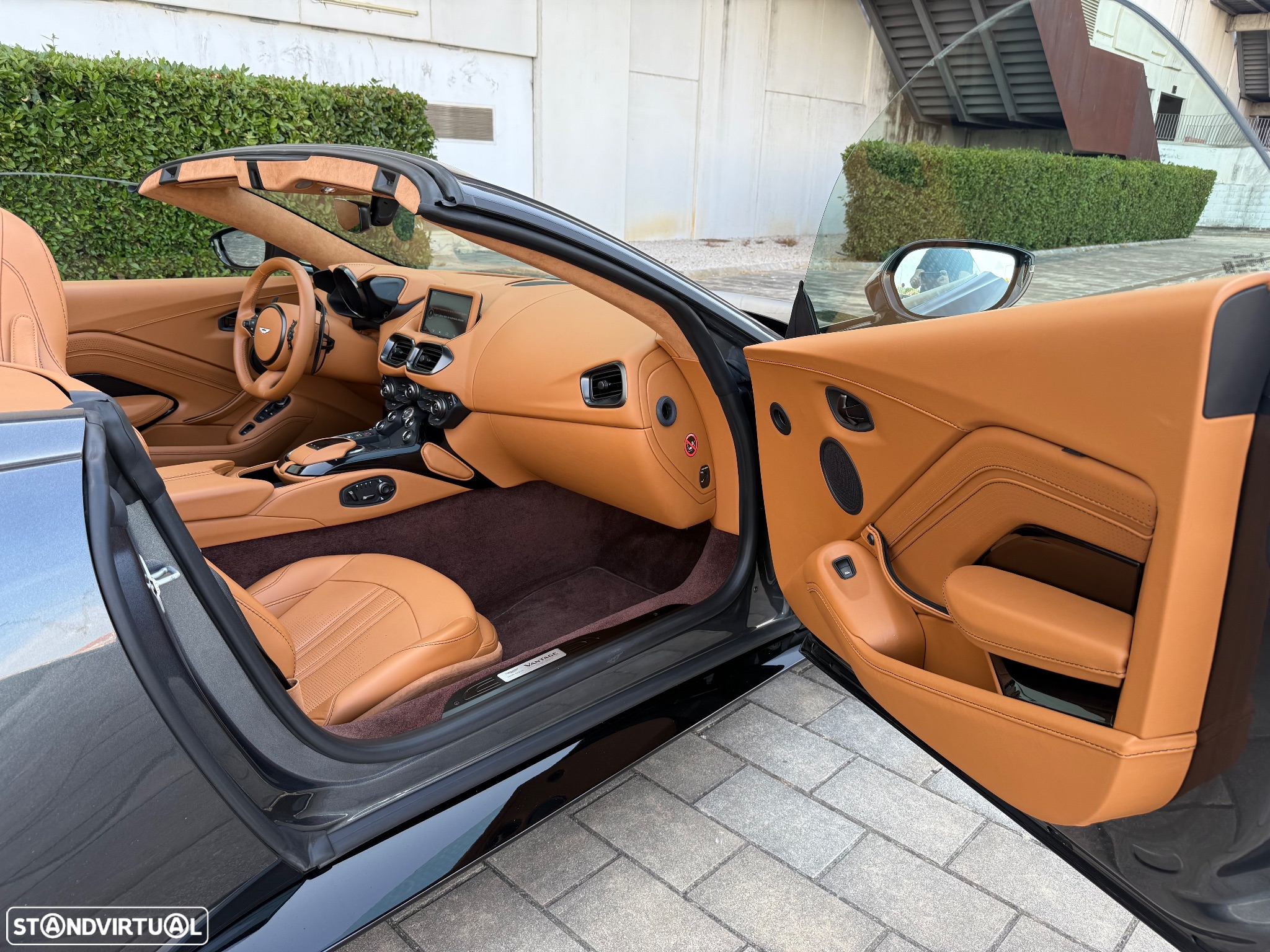Aston Martin Vantage Roadster V8 - 35