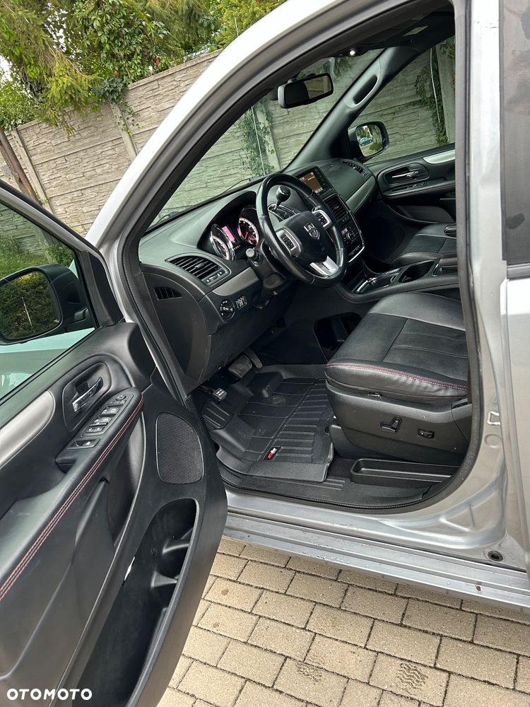 Dodge Grand Caravan - 22