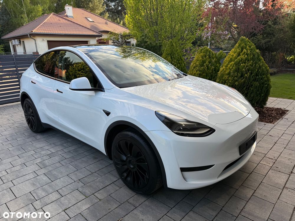 Tesla Model Y - 6